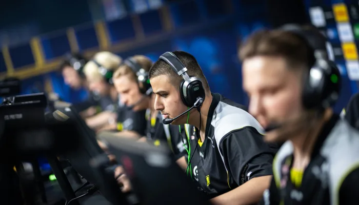 NAVI разгромили FaZe Clan и вышли в плей-офф IEM Cologne 2025